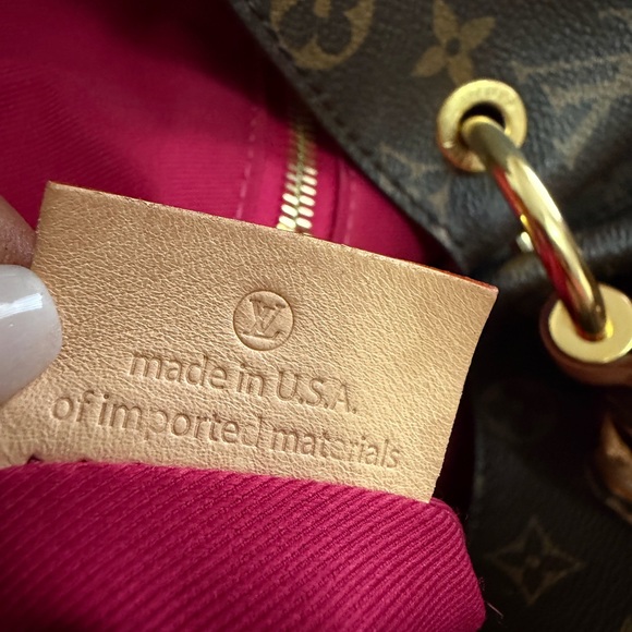 Louis Vuitton Monogram Shoulder Bag in Brown with Pink Interior - Picture 4 of 8